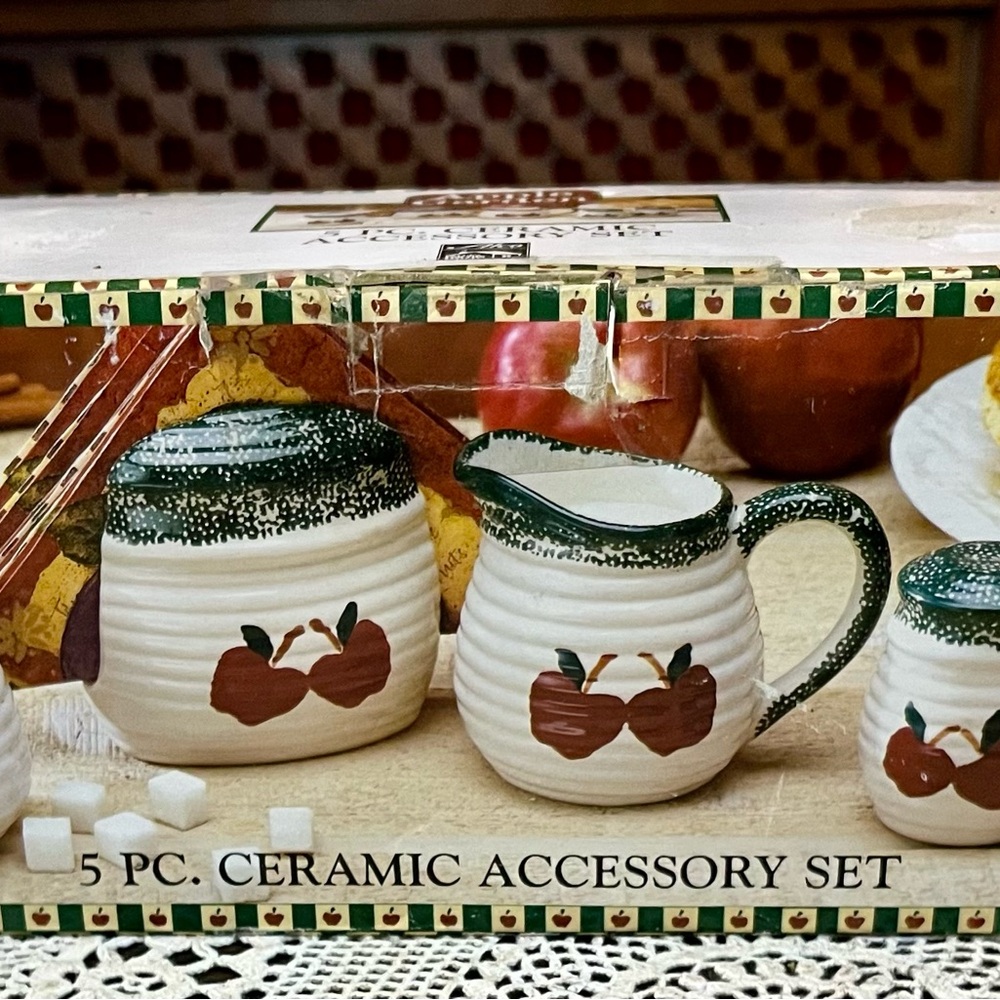 Vintage NIB Alco Apple Garden Ceramic 5 Piece Set Creamer Sugar Salt & Pepper